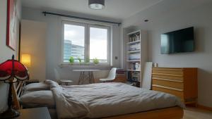 Posteľ alebo postele v izbe v ubytovaní Sunny Apartment Warszawa