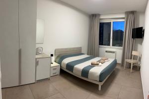 A bed or beds in a room at *Veranda's rooms* - Free parking in central Lugano