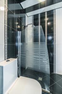 Koupelna v ubytování Old City Escape -One Bedroom + 11 fotografií