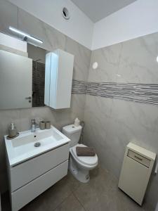 A bathroom at *Veranda's rooms* - Free parking in central Lugano