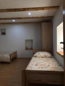a bedroom with two beds in a room at Kuća za odmor Ravančić in Sopot