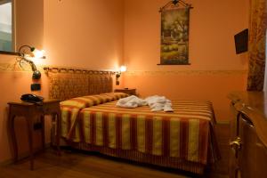 Postel nebo postele na pokoji v ubytování Hotel Belle Epoque