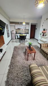 a living room with a couch and a table at Depto en la zona mas linda de SCZ in Santa Cruz de la Sierra