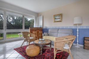 Et opholdsområde på Appartement dans résidence calme pour 4 + 14 billeder