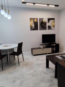 TV a/nebo společenská místnost v ubytování Apartment on Sayat Nova 33