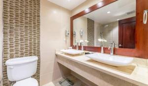 Un baño de Hodelpa Gran Almirante