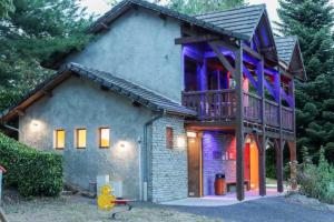 Το κτήριο όπου στεγάζεται  το κάμπινγκ