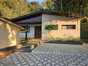 Το κτήριο όπου στεγάζεται  η παραθεριστική κατοικία