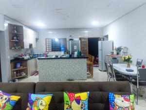 a living room and kitchen with a couch and a table at Recanto da Família in Quadra