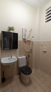 a bathroom with a toilet and a sink at Aisy Q Homestay Musliim in Kampong Padang Keladi +21 photos