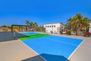 Tenis a/nebo squash v ubytování Naples Park Central Hotel nebo okolí