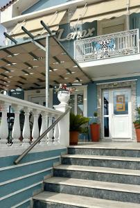Rõdu või terrass majutusasutuses Hotel Lenox
