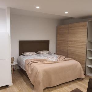 Ένα ή περισσότερα κρεβάτια σε δωμάτιο στο Center Marina View Brown Studio