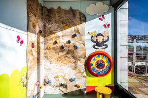 a rock wall in a classroom with a climbing wall at Hotel Irschenberg Süd in Irschenberg