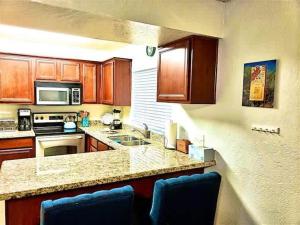 a kitchen with wooden cabinets and a counter top at La Casa De Camilla in Sedona +9 photos