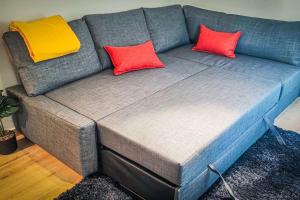 Posezení v ubytování Stylish Newly Renovated Flat, 250 Meters from the Beach, Central Location with Free Parking