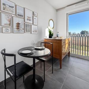 a dining room with a table and a sink at Studio SO WOOD lumineux avec vue dégagée in Montpellier