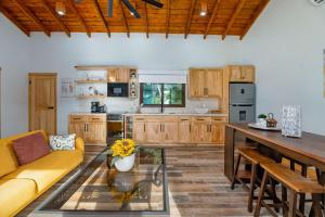 A kitchen or kitchenette at Paradise Reef Villas
