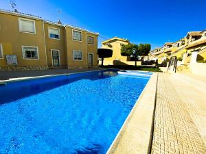 Bazén v ubytovaní Casa de amigos Lomas Del Golf, Orihuela Costa alebo v jeho blízkosti