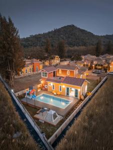 Bazén v ubytování Casa Ricca Pool Villa Khaoyai nebo v jeho okolí