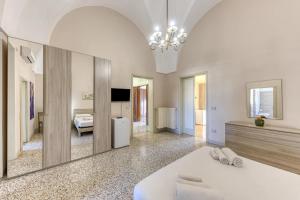 TV a/nebo společenská místnost v ubytování Palazzo Rondine - Affittacamere con cucina