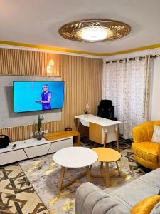 Μια τηλεόραση ή/και κέντρο ψυχαγωγίας στο Glam homes ke