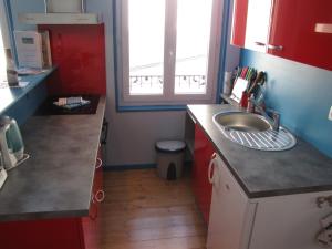 Dapur atau dapur kecil di Les Camélias