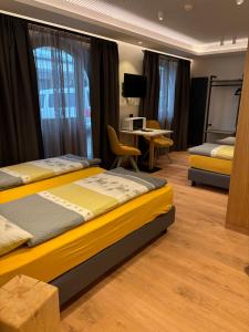 A bed or beds in a room at Hotel Piccolo Mondo