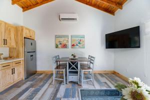 A kitchen or kitchenette at Paradise Reef Villas
