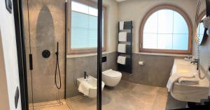 A bathroom at Hotel Piccolo Mondo
