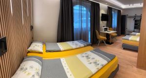 A bed or beds in a room at Hotel Piccolo Mondo
