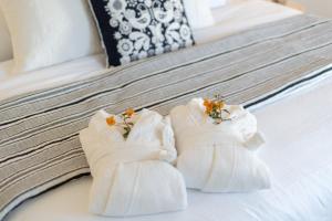 two towels are sitting on top of a bed at Walk To Dt Phx Convention Center Historic in Phoenix