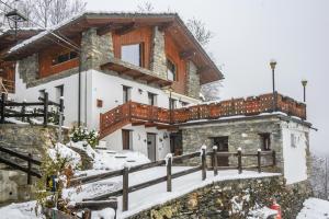 RemondeyにあるMaison Chatelardの雪の家 バルコニー付