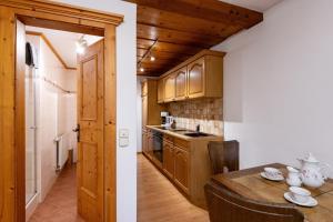 A kitchen or kitchenette at Appartement Erler