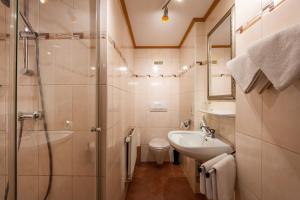 A bathroom at Appartement Erler