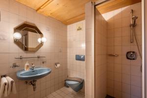 A bathroom at Appartement Erler Még 37 kép