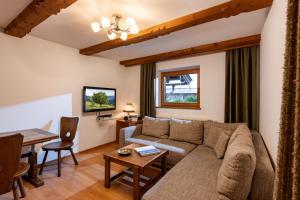 A seating area at Appartement Erler