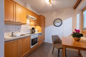 A kitchen or kitchenette at Appartement Erler