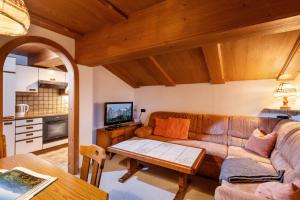 A television and/or entertainment centre at Appartement Erler