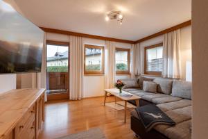 A seating area at Appartement Erler
