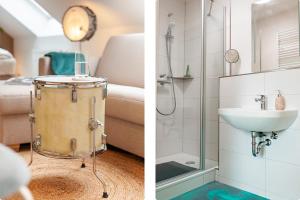 two pictures of a bathroom with a shower and a sink at Ferienhof Taarstedt Mikkey in Taarstedt