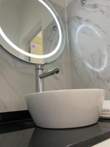 a white sink in a bathroom with a mirror at Anna Apart Boutique in Colón