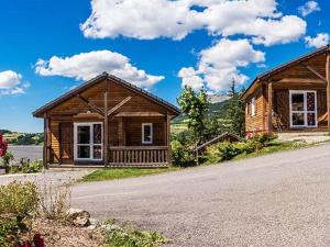 a log house with a driveway in front of it at Chalet Les Balcons du Grand Puy in Seyne
