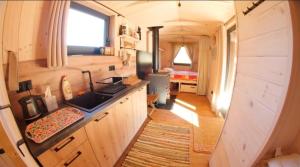 Kuchyň nebo kuchyňský kout v ubytování Tiny house freedom SL