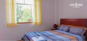 a bedroom with a bed and a window at HOTEL HUAYTARA CasaBlanca in Huaytará