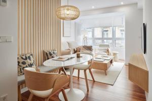 Χώρος καθιστικού στο Easo Suite 18 by FeelFree Rentals