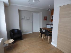 Φωτογραφία από το άλμπουμ του Lalberome Appartement Golden Cholet centre Parking prive Wifi σε Cholet