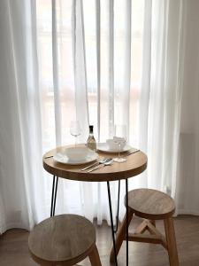 Billede fra billedgalleriet på Chic Marble Arch with 100 inch Cinema & Premium Mattress, by The Design Traveller i London