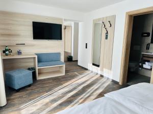 Televiisor ja/või meelelahutuskeskus majutusasutuses Hotel Lainbach in Wängle