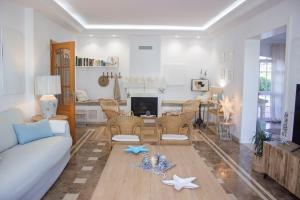 A seating area at LUXURY STYLE VILLA AURORA Roche